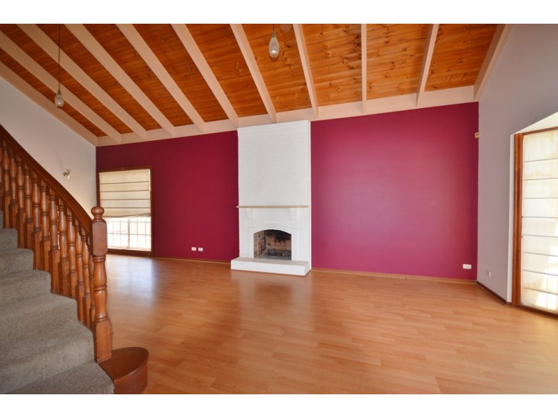 2 Balmoral Avenue, Bundall QLD 4217