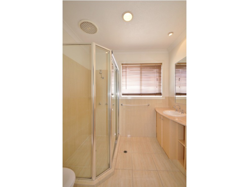 2 Balmoral Avenue, Bundall QLD 4217