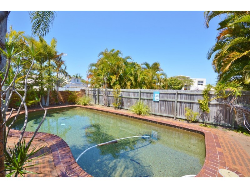 2 Balmoral Avenue, Bundall QLD 4217