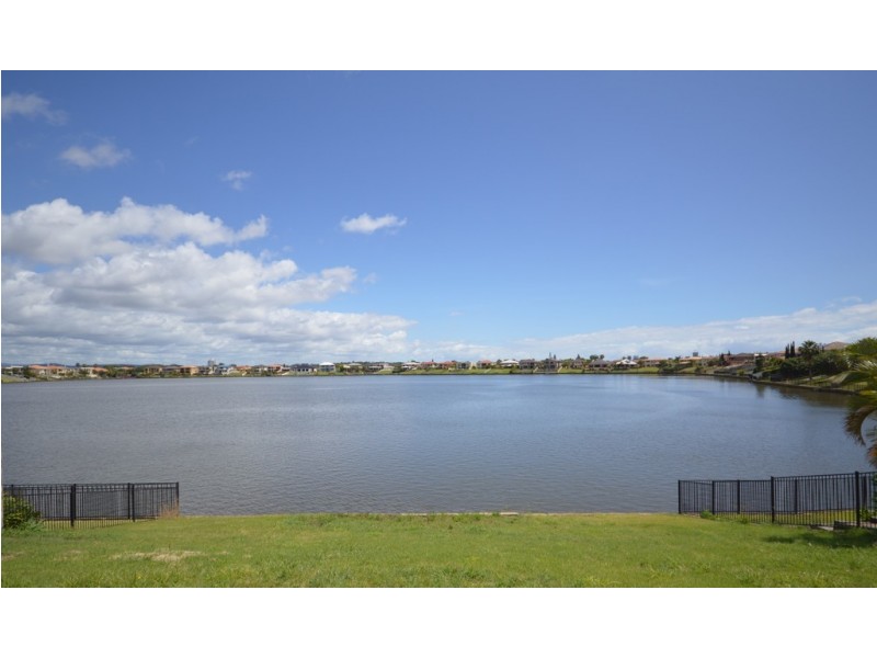 138 Sir Bruce Small Blvd, Benowa Waters QLD 4217