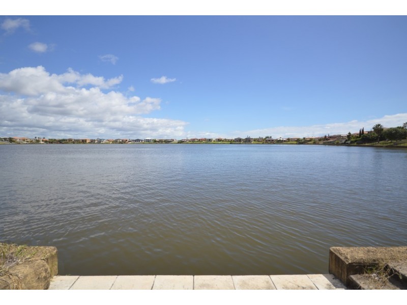 138 Sir Bruce Small Blvd, Benowa Waters QLD 4217