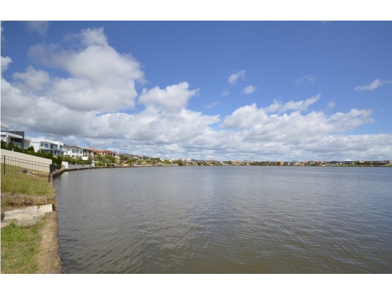 138 Sir Bruce Small Blvd, Benowa Waters QLD 4217