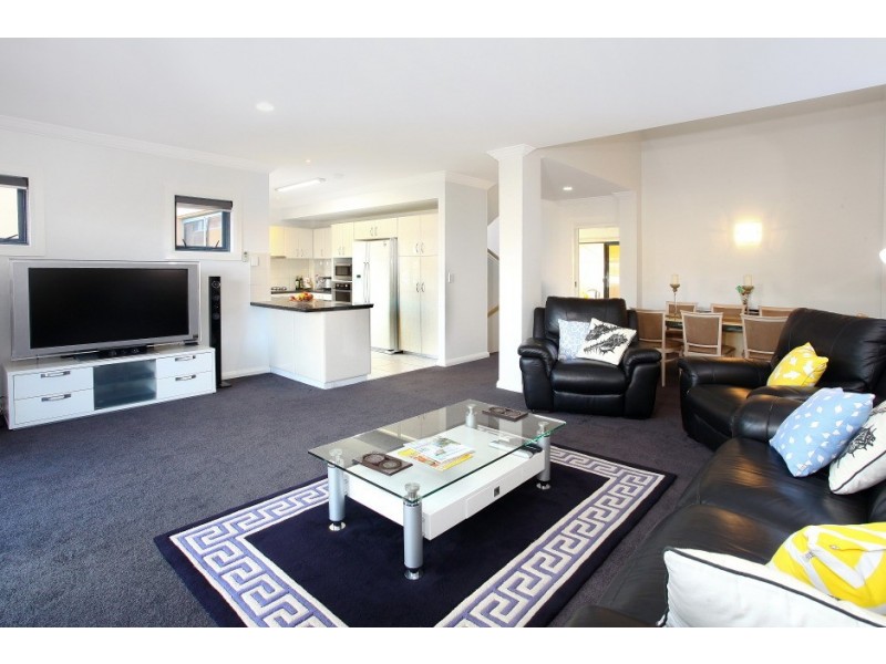 5/117 ‘Lake Hills’ Palm Medows Drive, Carrara QLD 4211