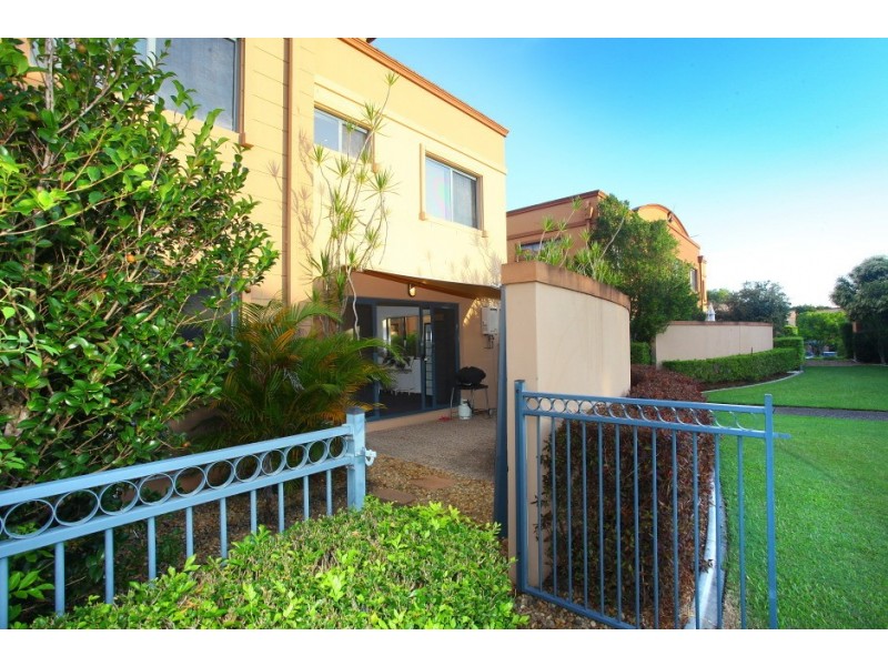 5/117 ‘Lake Hills’ Palm Medows Drive, Carrara QLD 4211