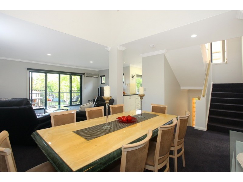 5/117 ‘Lake Hills’ Palm Medows Drive, Carrara QLD 4211