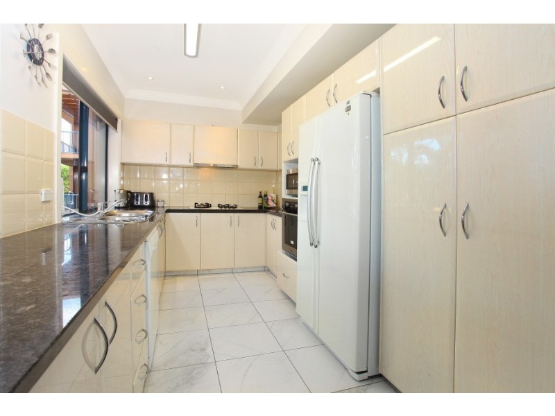 5/117 ‘Lake Hills’ Palm Medows Drive, Carrara QLD 4211