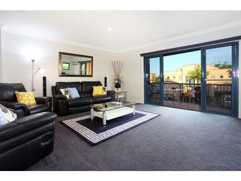5/117 ‘Lake Hills’ Palm Medows Drive, Carrara QLD 4211