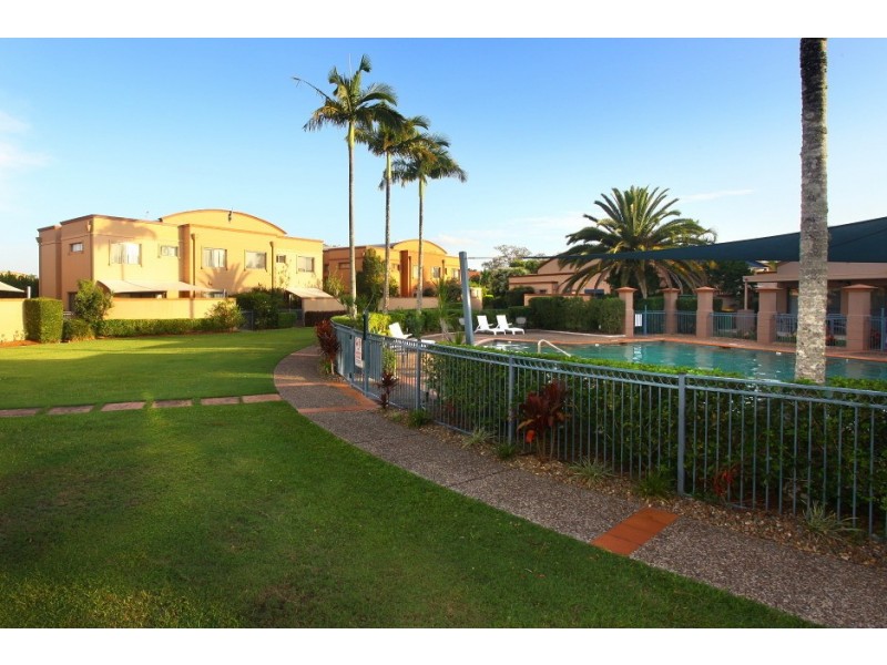 5/117 ‘Lake Hills’ Palm Medows Drive, Carrara QLD 4211