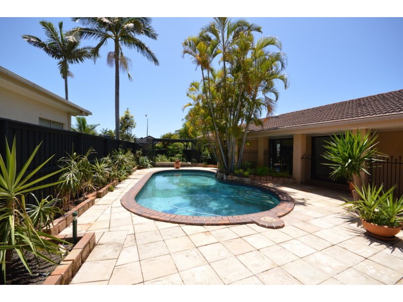 76 Wild Duck Drive, Mermaid Waters QLD 4218