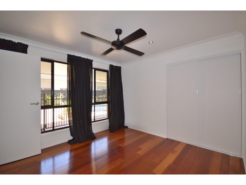 76 Wild Duck Drive, Mermaid Waters QLD 4218