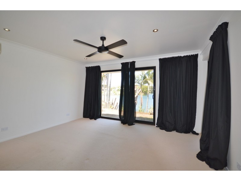 76 Wild Duck Drive, Mermaid Waters QLD 4218