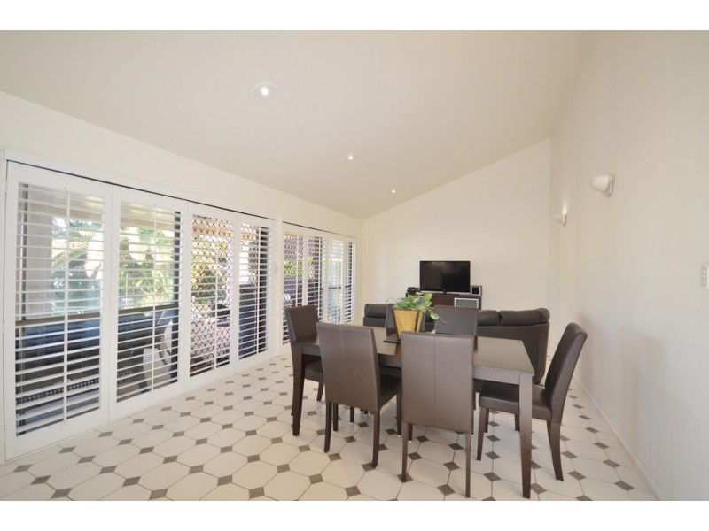9 Claymore Crescent, Sorrento QLD 4217