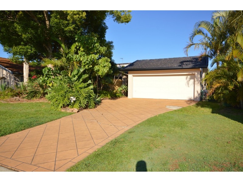 9 Claymore Crescent, Sorrento QLD 4217