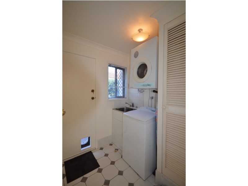 9 Claymore Crescent, Sorrento QLD 4217