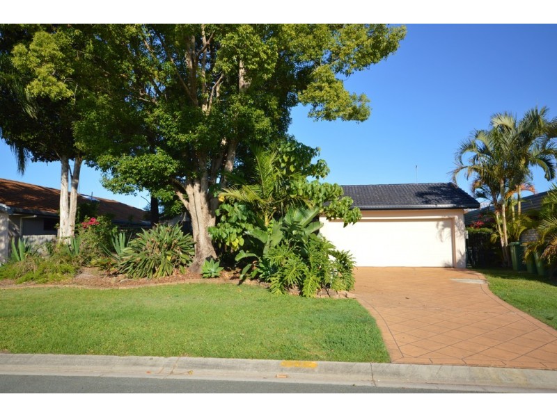 9 Claymore Crescent, Sorrento QLD 4217
