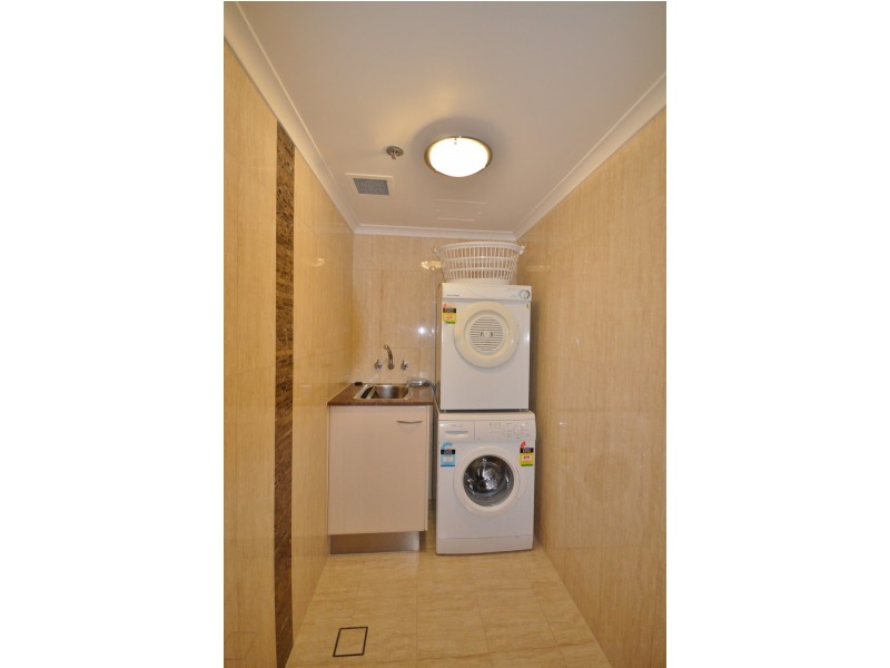 7/2 Admirality Drive, Surfers Paradise QLD 4217