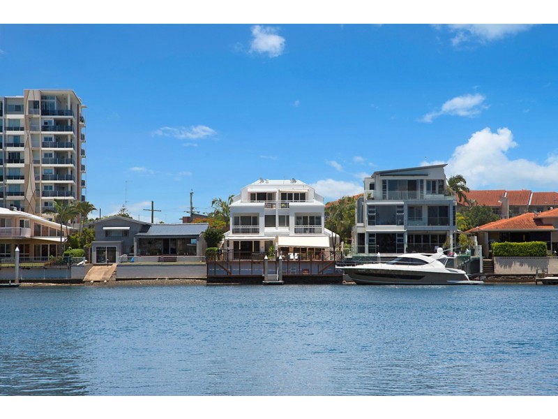 1/67 Stanhill Drive, Chevron Island QLD 4217