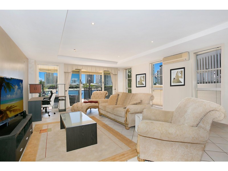 1/67 Stanhill Drive, Chevron Island QLD 4217