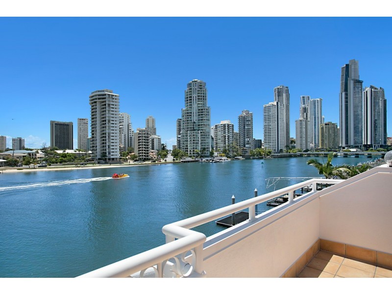 1/67 Stanhill Drive, Chevron Island QLD 4217