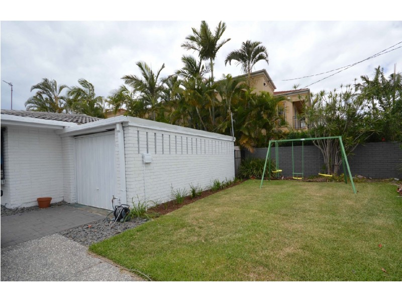 11 The Lido, Isle Of Capri QLD 4217