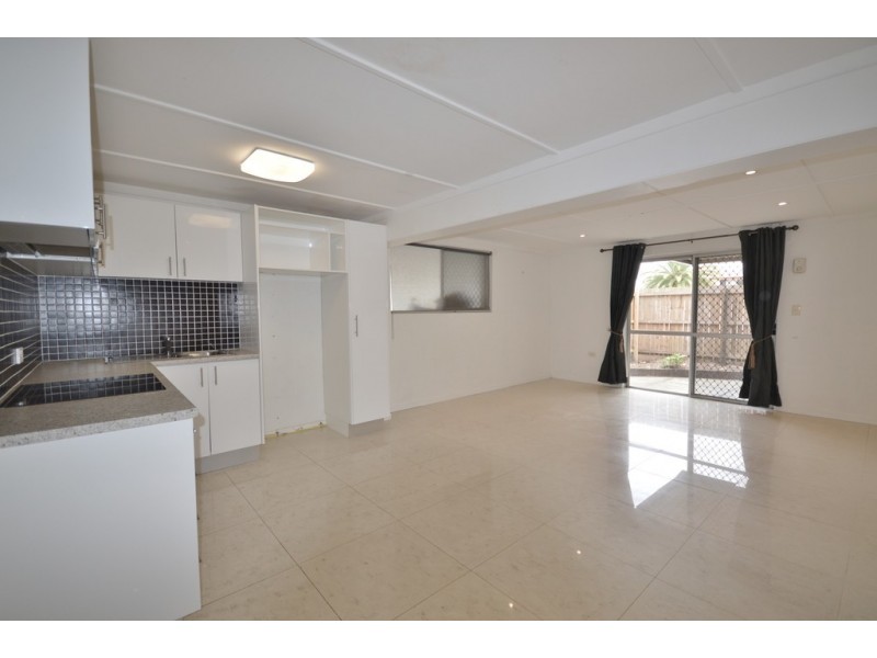 40 Freemar Street, Broadbeach Waters QLD 4218