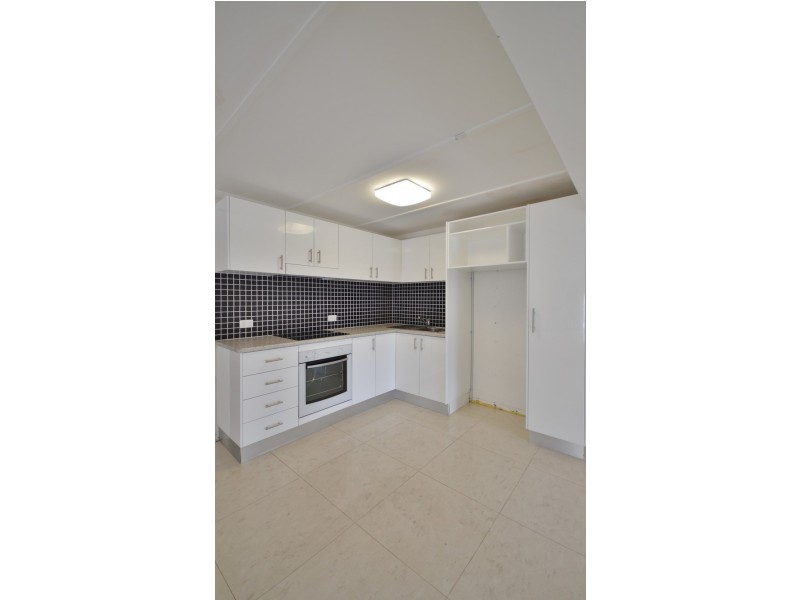 40 Freemar Street, Broadbeach Waters QLD 4218