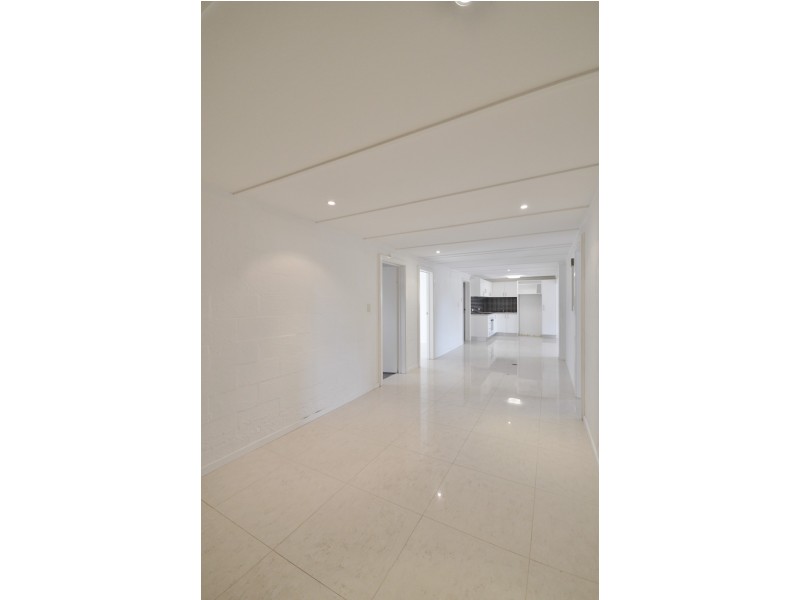 40 Freemar Street, Broadbeach Waters QLD 4218