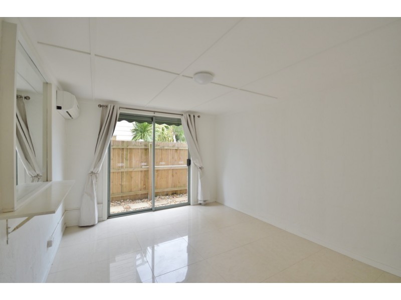 40 Freemar Street, Broadbeach Waters QLD 4218