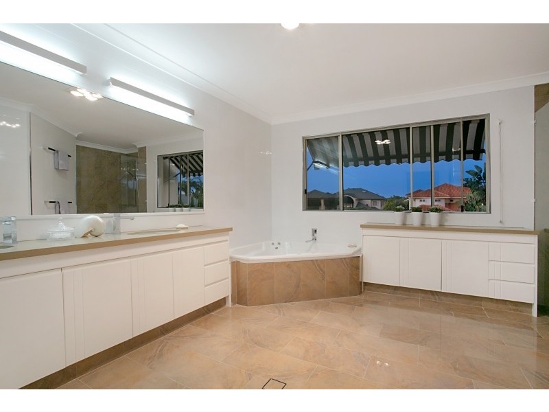 82/40 Cotlew Street East, Southport QLD 4215