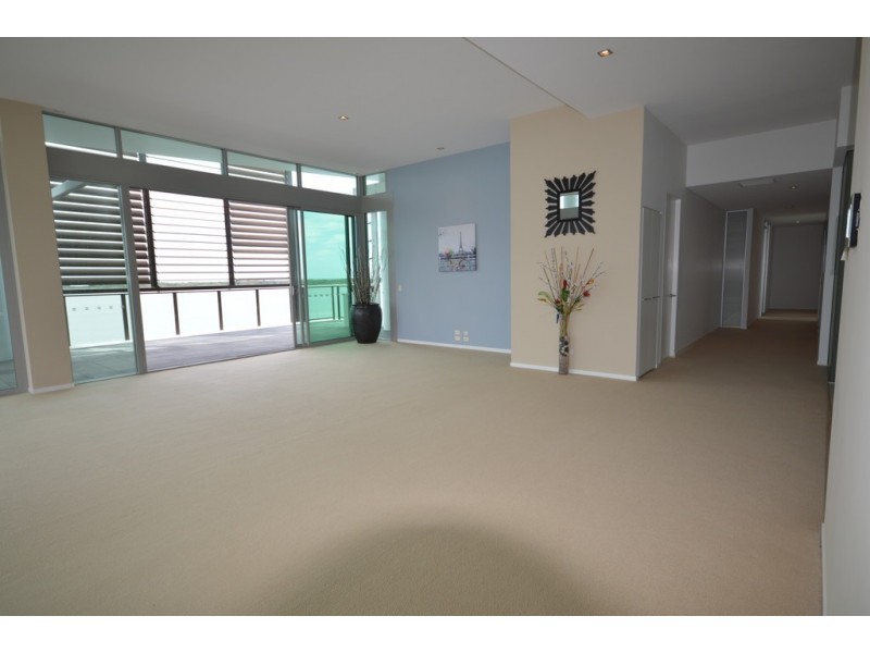 26901/2 Ephraim Island, Paradise Point QLD 4216