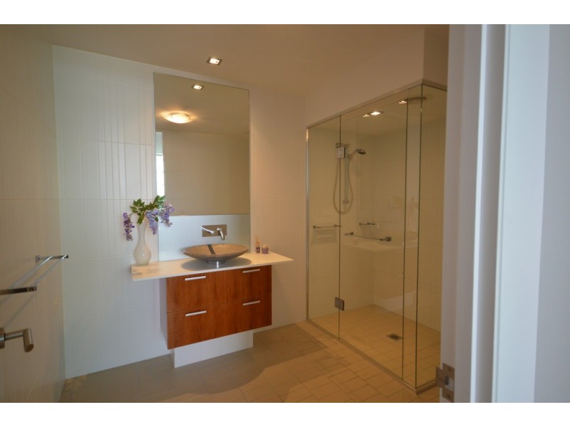 26901/2 Ephraim Island, Paradise Point QLD 4216