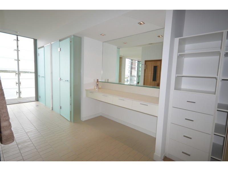 26901/2 Ephraim Island, Paradise Point QLD 4216