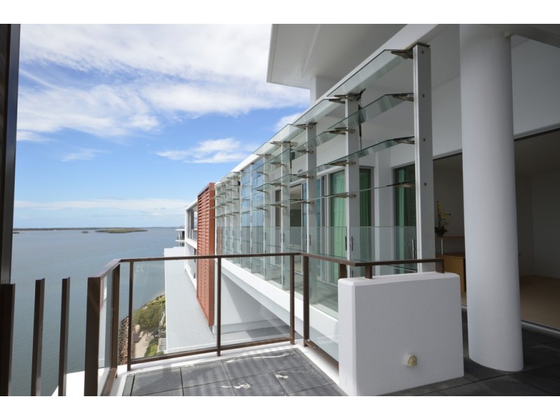 26901/2 Ephraim Island, Paradise Point QLD 4216