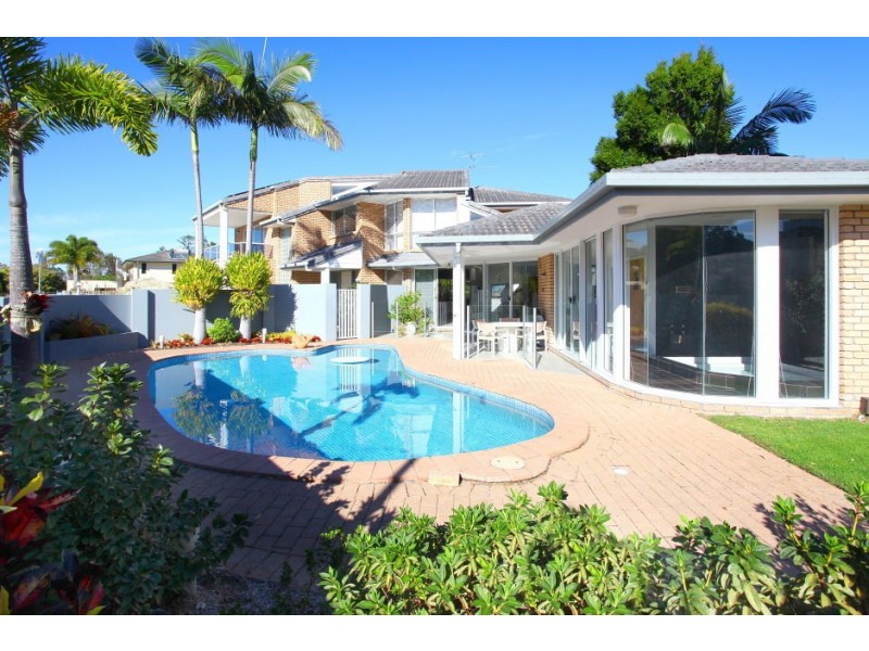 2 Biggs Place, Southport QLD 4215