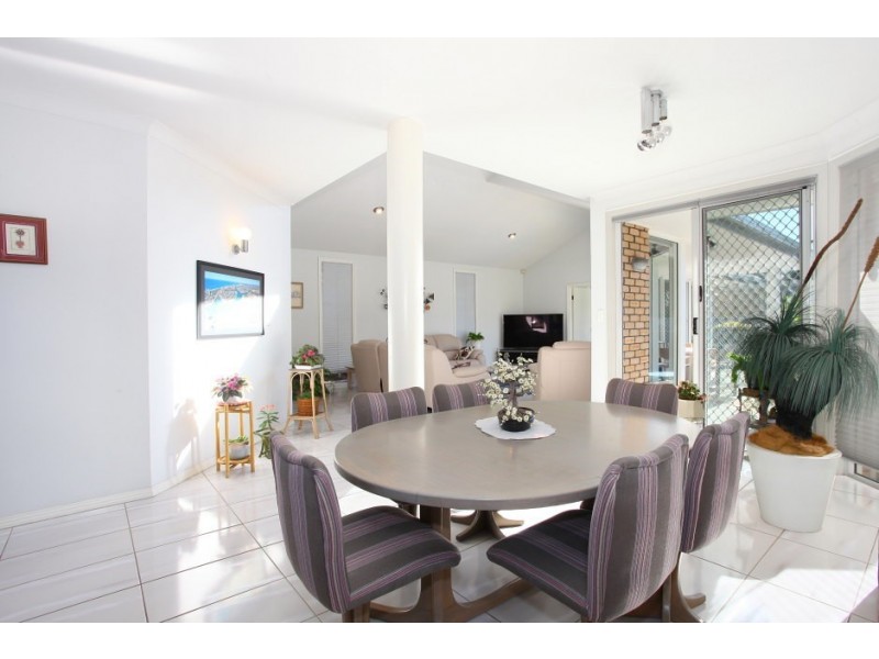 2 Biggs Place, Southport QLD 4215