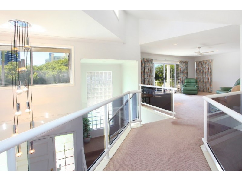 2 Biggs Place, Southport QLD 4215