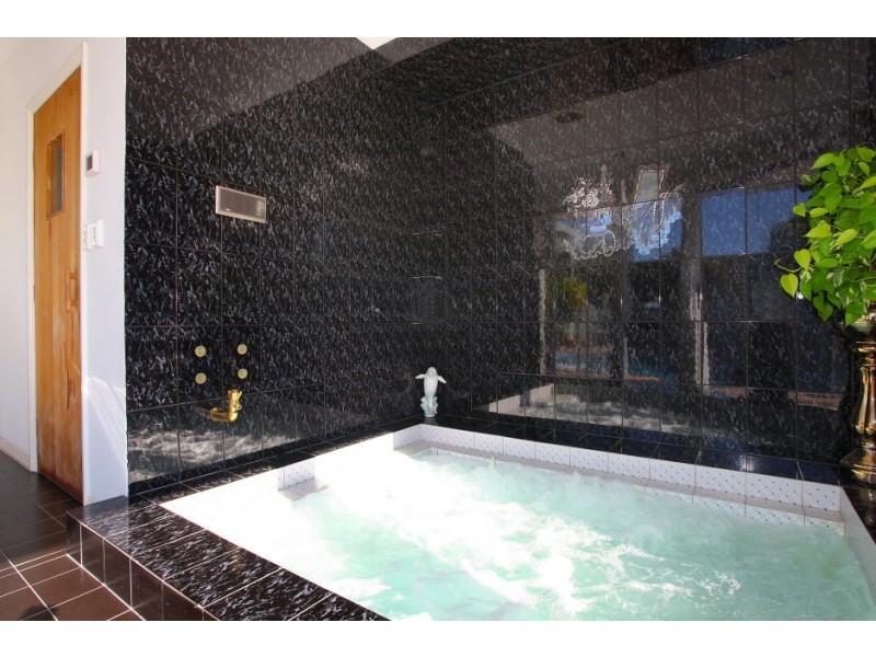 2 Biggs Place, Southport QLD 4215
