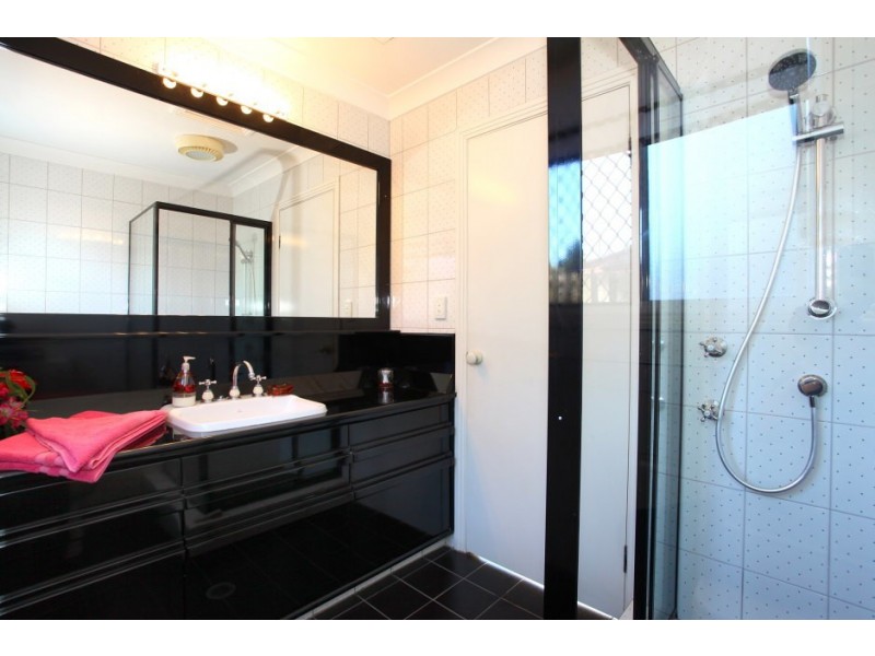 2 Biggs Place, Southport QLD 4215