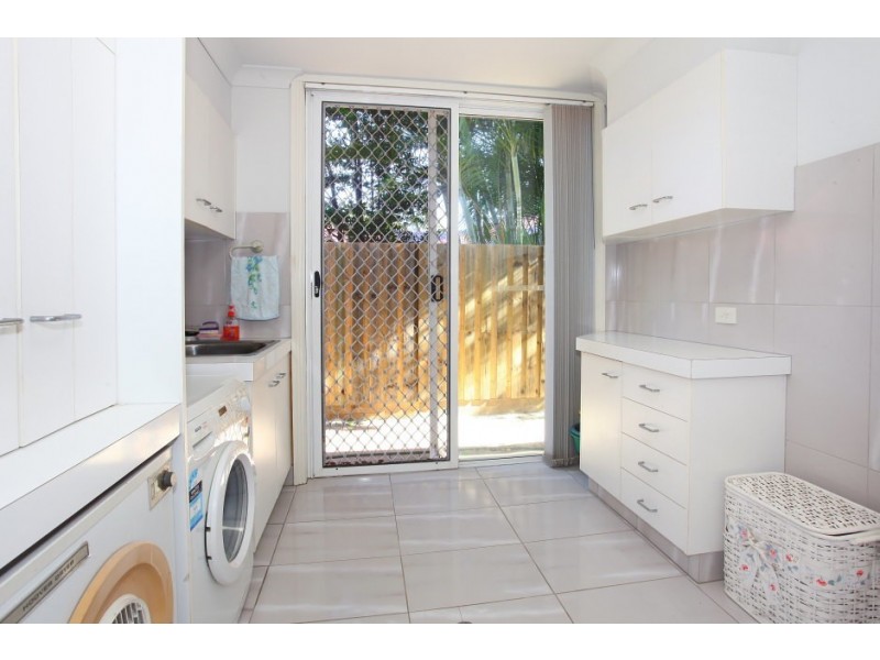 2 Biggs Place, Southport QLD 4215