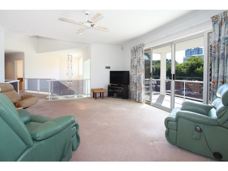 2 Biggs Place, Southport QLD 4215