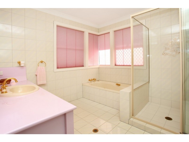 2 Biggs Place, Southport QLD 4215