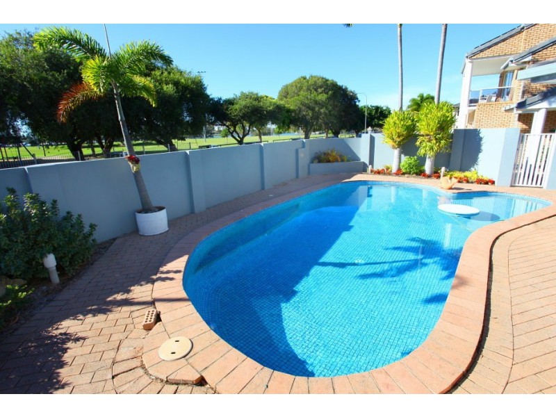 2 Biggs Place, Southport QLD 4215