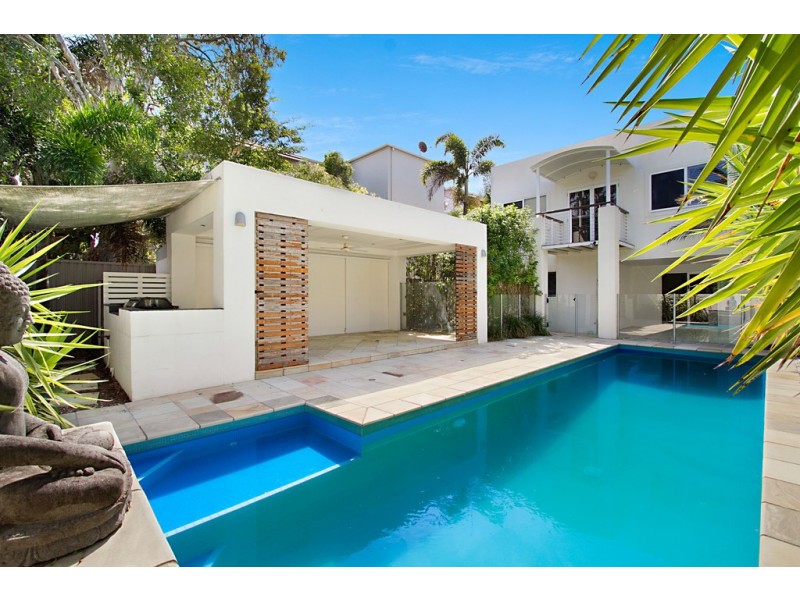 30 Ocean Street, Mermaid Beach QLD 4218