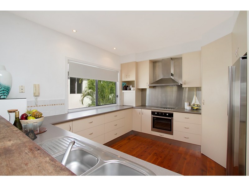 30 Ocean Street, Mermaid Beach QLD 4218