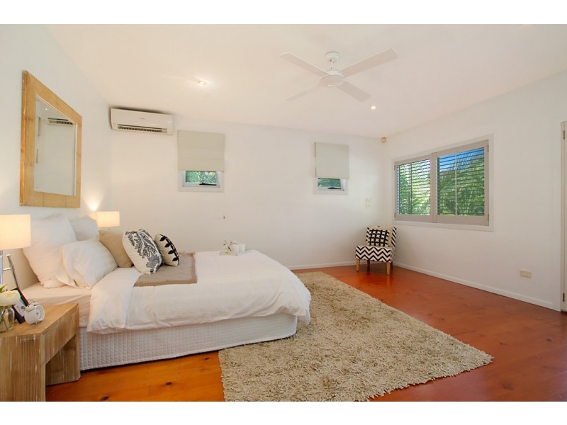 30 Ocean Street, Mermaid Beach QLD 4218