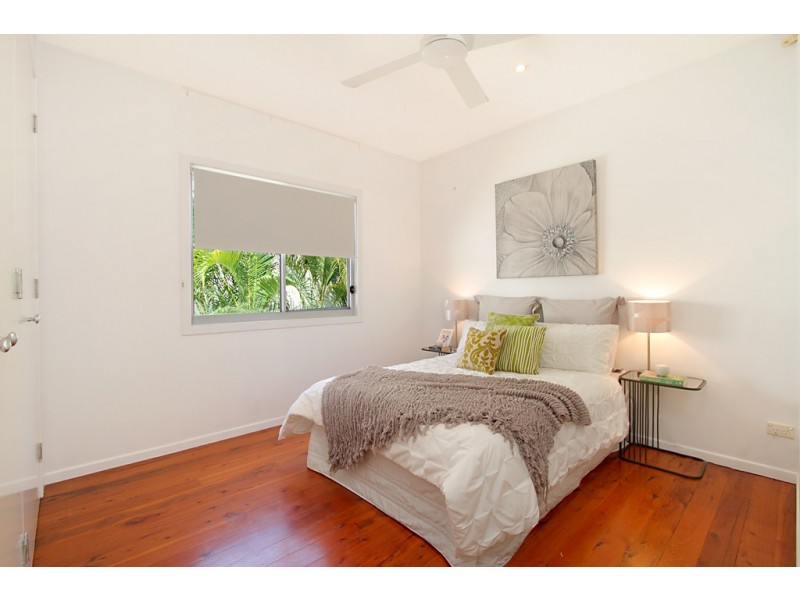 30 Ocean Street, Mermaid Beach QLD 4218