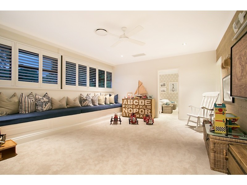 15 Binda Place, Sorrento QLD 4217