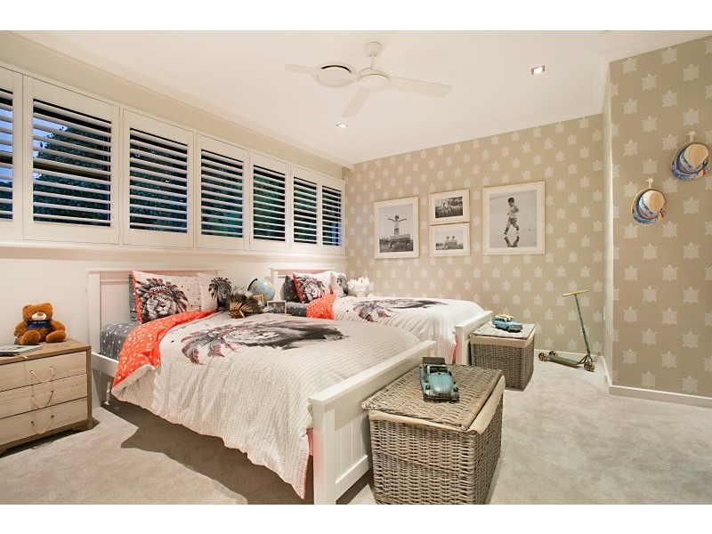 15 Binda Place, Sorrento QLD 4217