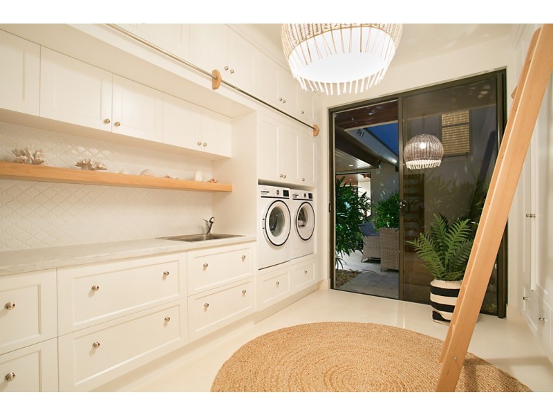 15 Binda Place, Sorrento QLD 4217