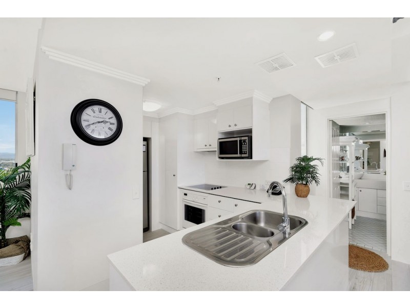 1101/182 ‘Crystal Bay’ Marine Parade, Labrador QLD 4215